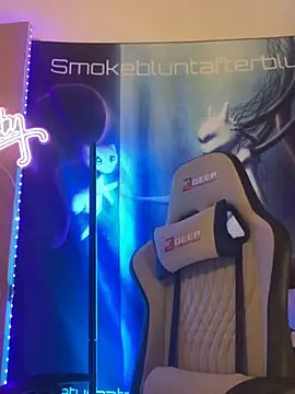 Smokebluntafterblunt online show from February 25, 2026, 1:26 am