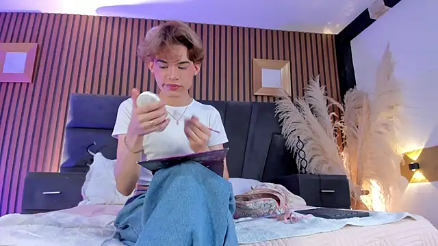 Snapshot of AngelDoll_1 chatting on February 15, 2026, 5:04 am AngelDoll 1 online show from February 15, 2026, 5:04 am