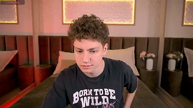 Snapshot of StefanBev chatting on February 18, 2026, 7:32 pm StefanBev online show from February 18, 2026, 7:32 pm