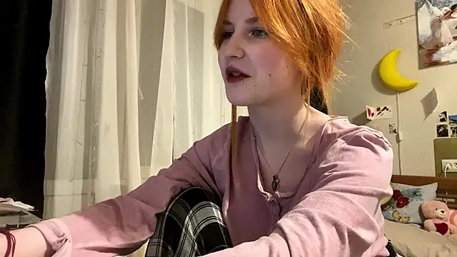 Snapshot of DynaLoom chatting on February 24, 2026, 3:21 pm DynaLoom online show from February 24, 2026, 3:21 pm