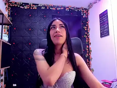 TiffanyDream8 online show from February 26, 2026, 9:25 pm