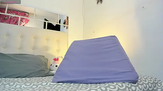 MiaEvans0 online show from May 18, 2026, 6:58 pm