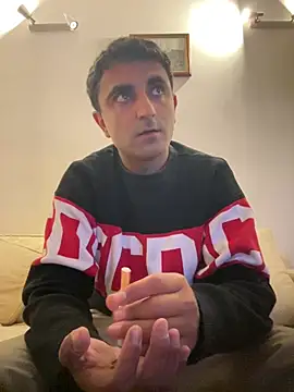 elia2711 online show from April 10, 2026, 9:08 pm