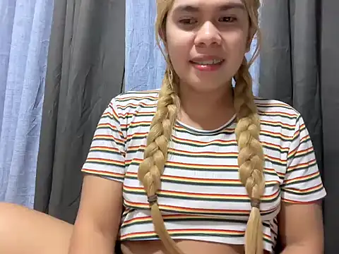 Snapshot of Mooree_naba chatting on July 19, 2026, 1:04 pm Mooree naba online show from July 19, 2026, 1:04 pm