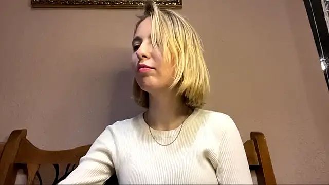 Snapshot of CharmingBlonde chatting on February 10, 2026, 6:12 pm CharmingBlonde online show from February 10, 2026, 6:12 pm