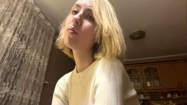 Snapshot of CharmingBlonde chatting on February 19, 2026, 6:15 pm CharmingBlonde online show from February 19, 2026, 6:15 pm