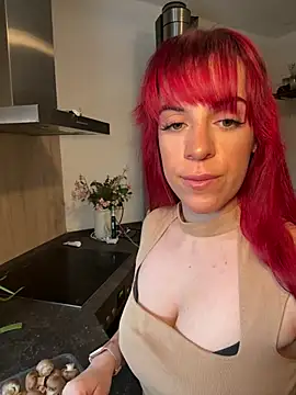 Snapshot of Roxysophie chatting on February 9, 2026, 1:37 pm Roxysophie online show from February 9, 2026, 1:37 pm