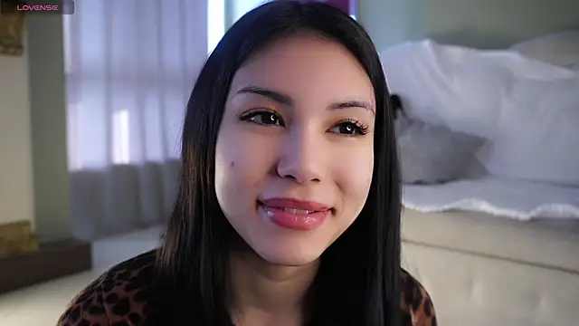 SulemaNeugin online show from April 12, 2026, 1:10 am