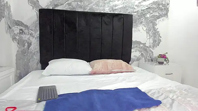 JazminMonroee  online show from April 28, 2026, 5:12 am