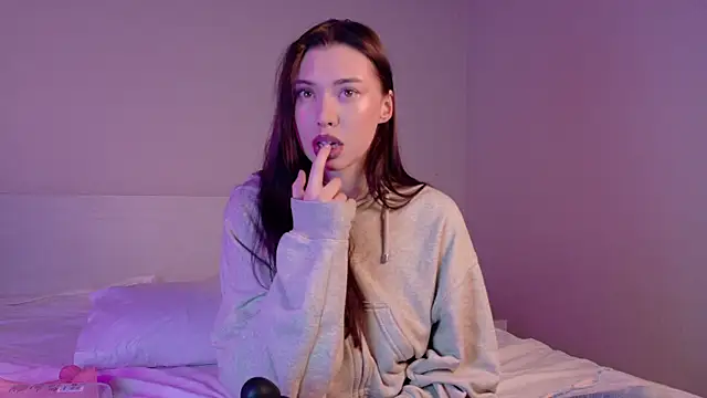 gwenonl1ne online show from April 2, 2026, 1:31 pm