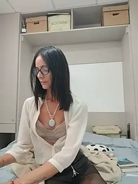 Snapshot of SophiaRemington chatting on May 9, 2026, 3:28 pm SophiaRemington online show from May 9, 2026, 3:28 pm