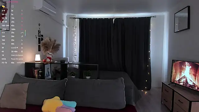 Snapshot of AmyLouWood chatting on February 21, 2026, 7:09 am AmyLouWood online show from February 21, 2026, 7:09 am