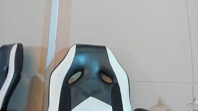 Snapshot of luna_bradley_ chatting on March 19, 2026, 12:20 pm luna bradley online show from March 19, 2026, 12:20 pm