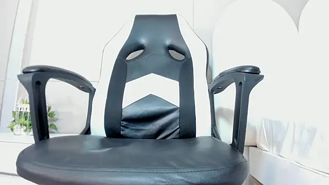 Snapshot of luna_bradley_ chatting on March 24, 2026, 12:21 pm luna bradley online show from March 24, 2026, 12:21 pm