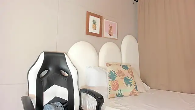 Snapshot of luna_bradley_ chatting on March 31, 2026, 12:16 pm luna bradley online show from March 31, 2026, 12:16 pm