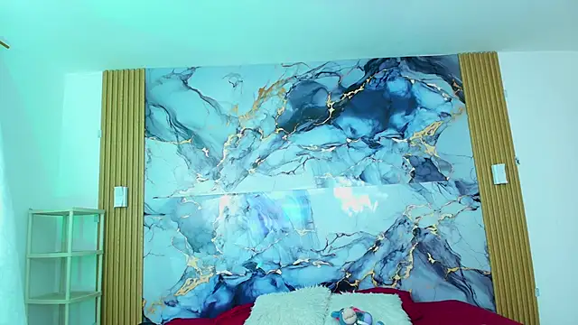 evelin 24  online show from April 11, 2026, 2:32 pm