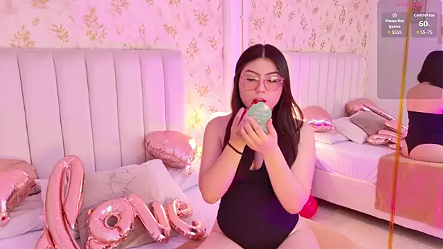 Mia Reize online show from February 9, 2026, 12:20 pm