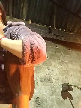 Yiyoongg online show from March 22, 2026, 12:03 am