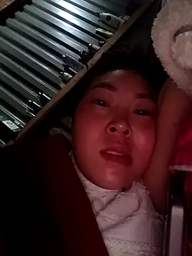 Yiyoongg online show from April 1, 2026, 11:57 pm