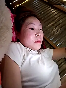 Yiyoongg online show from April 13, 2026, 6:30 am