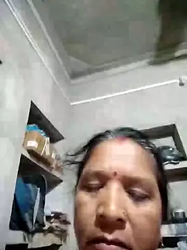 Snapshot of Loomaraj chatting on July 17, 2026, 11:31 pm Loomaraj online show from July 17, 2026, 11:31 pm