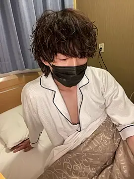 --ha-ru-- online show from May 18, 2026, 4:02 pm