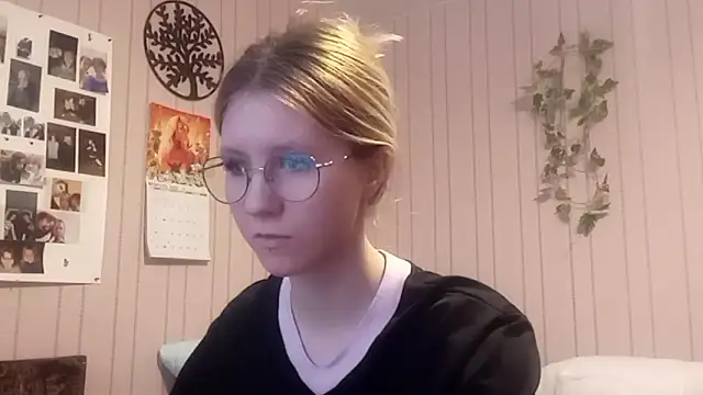 Snapshot of RunawayBr1de chatting on February 21, 2026, 2:51 pm RunawayBr1de online show from February 21, 2026, 2:51 pm