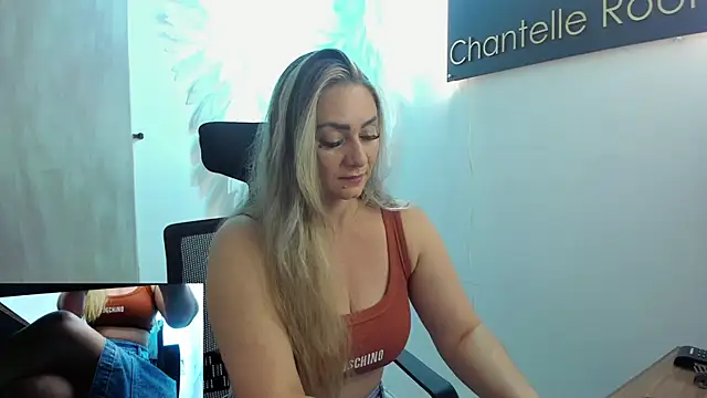 Snapshot of annie_vega17_ chatting on February 18, 2026, 9:00 pm annie vega17 online show from February 18, 2026, 9:00 pm