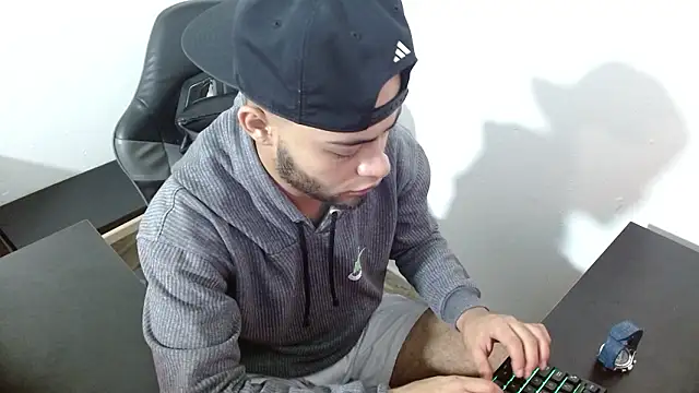 Snapshot of Xanderstone00 chatting on February 10, 2026, 6:28 am Xanderstone00 online show from February 10, 2026, 6:28 am