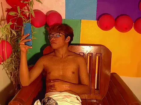 Snapshot of shopiaxox1 chatting on February 16, 2026, 11:01 pm shopiaxox1 online show from February 16, 2026, 11:01 pm