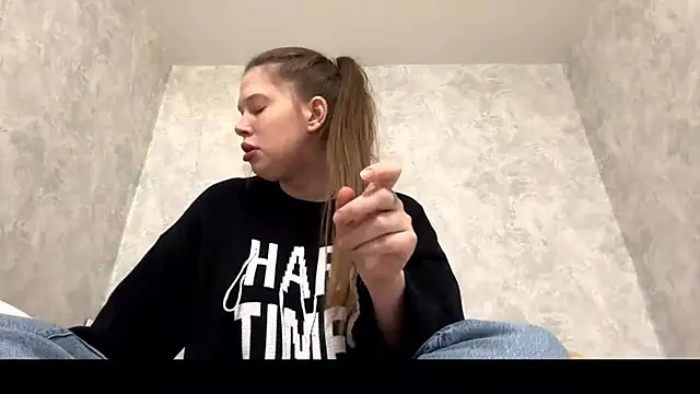 Snapshot of Lunexia_Kysstoria chatting on February 18, 2026, 3:52 pm Lunexia Kysstoria online show from February 18, 2026, 3:52 pm