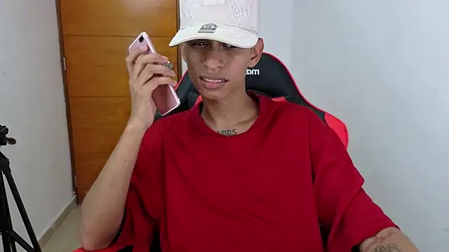 Snapshot of Niklausxxx chatting on February 10, 2026, 6:23 pm Niklausxxx online show from February 10, 2026, 6:23 pm