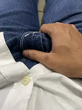 hassuniii online show from February 8, 2026, 7:39 pm