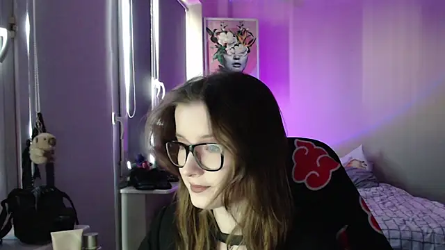 LunaXcherry online show from April 20, 2026, 4:43 pm