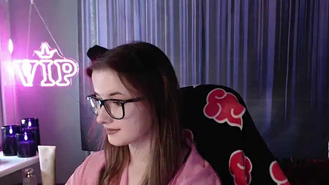 Snapshot of LunaXcherry chatting on June 17, 2026, 5:36 pm LunaXcherry online show from June 17, 2026, 5:36 pm