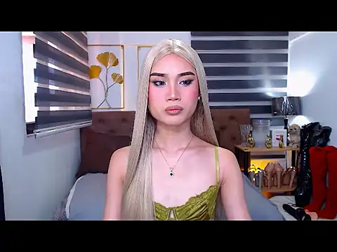Snapshot of JuicyCockThea chatting on May 1, 2026, 3:33 am JuicyCockThea online show from May 1, 2026, 3:33 am