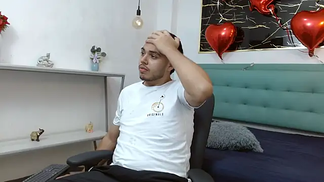 Snapshot of Trevor_Ash chatting on February 14, 2026, 3:14 am Trevor Ash online show from February 14, 2026, 3:14 am