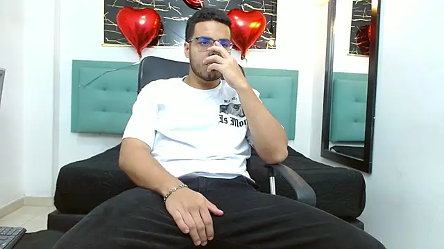 Snapshot of Trevor_Ash chatting on February 21, 2026, 3:29 am Trevor Ash online show from February 21, 2026, 3:29 am