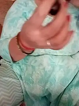 Snapshot of Simran_008 chatting on March 1, 2026, 7:32 am Simran 008 online show from March 1, 2026, 7:32 am