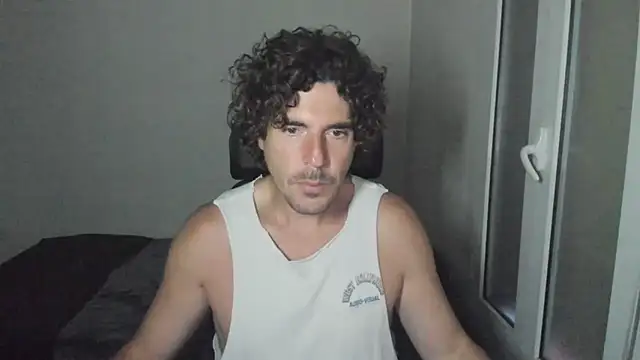 Snapshot of joaquin420_hot chatting on April 19, 2026, 4:56 am joaquin420 hot online show from April 19, 2026, 4:56 am