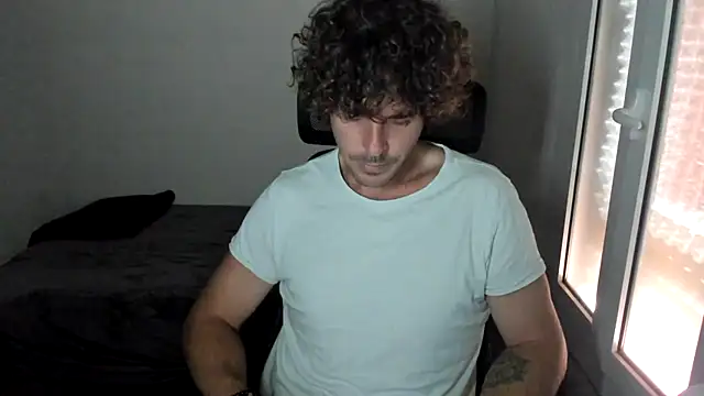 Snapshot of joaquin420_hot chatting on May 1, 2026, 8:52 am joaquin420 hot online show from May 1, 2026, 8:52 am