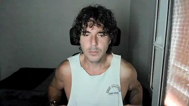 Snapshot of joaquin420_hot chatting on May 4, 2026, 3:41 pm joaquin420 hot online show from May 4, 2026, 3:41 pm