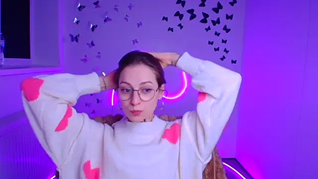 Snapshot of Esmi_Winter chatting on February 19, 2026, 6:31 am Esmi Winter online show from February 19, 2026, 6:31 am