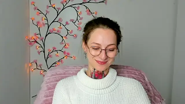 Esmi Winter online show from April 11, 2026, 11:14 am