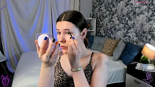 Snapshot of Coraline_kitty chatting on February 16, 2026, 5:36 am Coraline kitty online show from February 16, 2026, 5:36 am