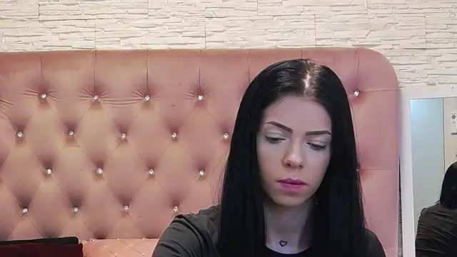 PeachyElla26 online show from February 12, 2026, 5:35 am