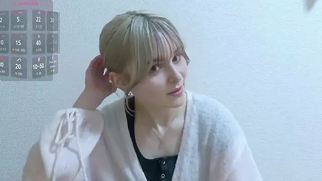 Snapshot of e_ri_ka93 chatting on March 31, 2026, 1:00 pm e ri ka93 online show from March 31, 2026, 1:00 pm