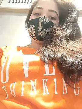 02Hot-Queen online show from March 10, 2026, 9:03 am