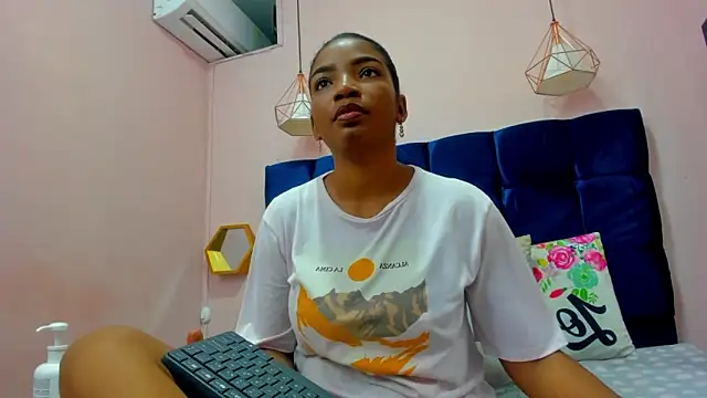 Snapshot of Sexy_ebony_1 chatting on April 8, 2026, 11:43 am Sexy ebony 1 online show from April 8, 2026, 11:43 am