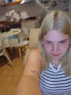 Snapshot of Dulcexpecado chatting on May 12, 2026, 8:39 pm Dulcexpecado online show from May 12, 2026, 8:39 pm
